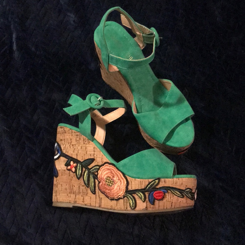 Floral wedges